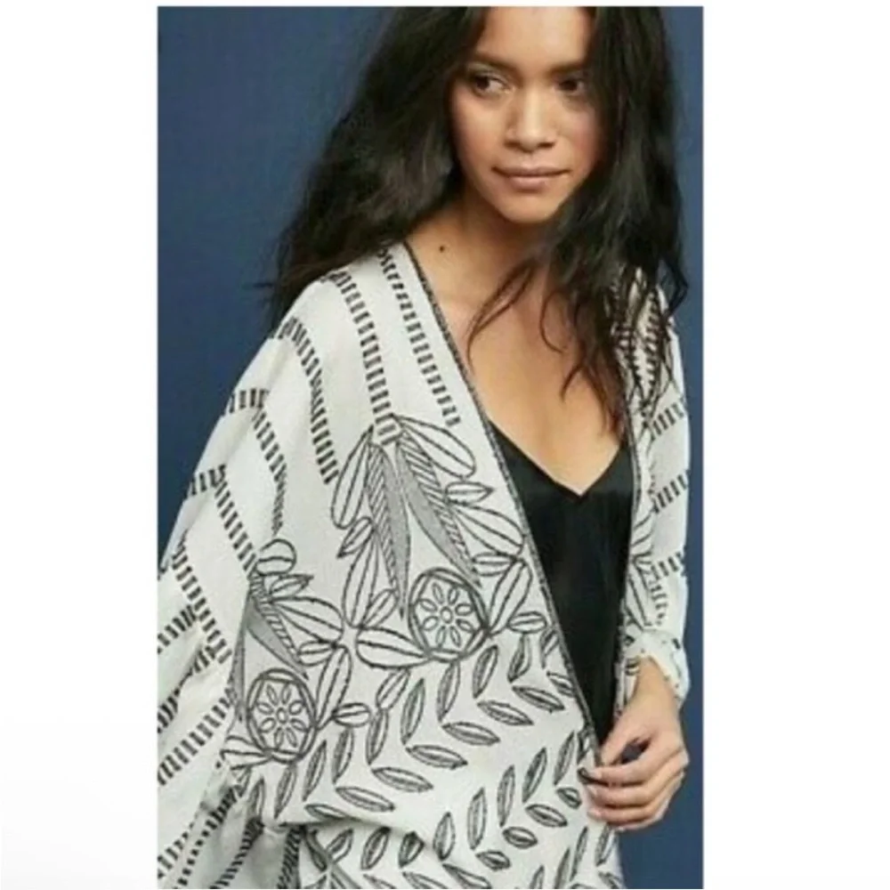 Anthropologie Akemi + Kin Embroidered Kimono Tunic Boho Relaxed Fit One Size - Picture 2 of 7